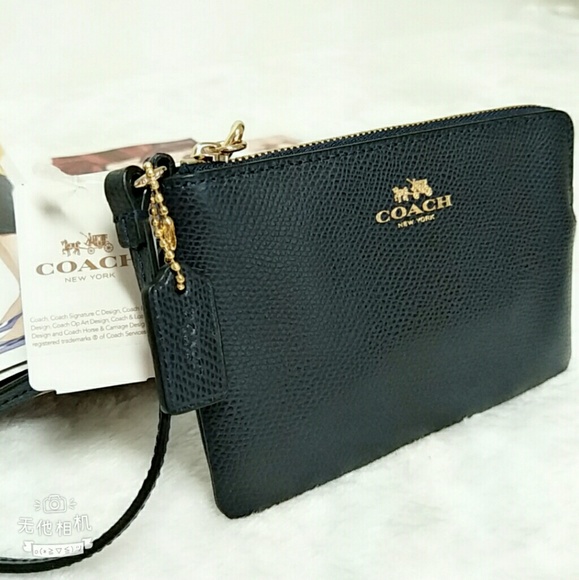 Coach Corner Zip PVC Leather Wristlet in Navy NWT - Picture 2 of 6